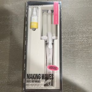 Foxybae Making Waves Iron with heat protection spray